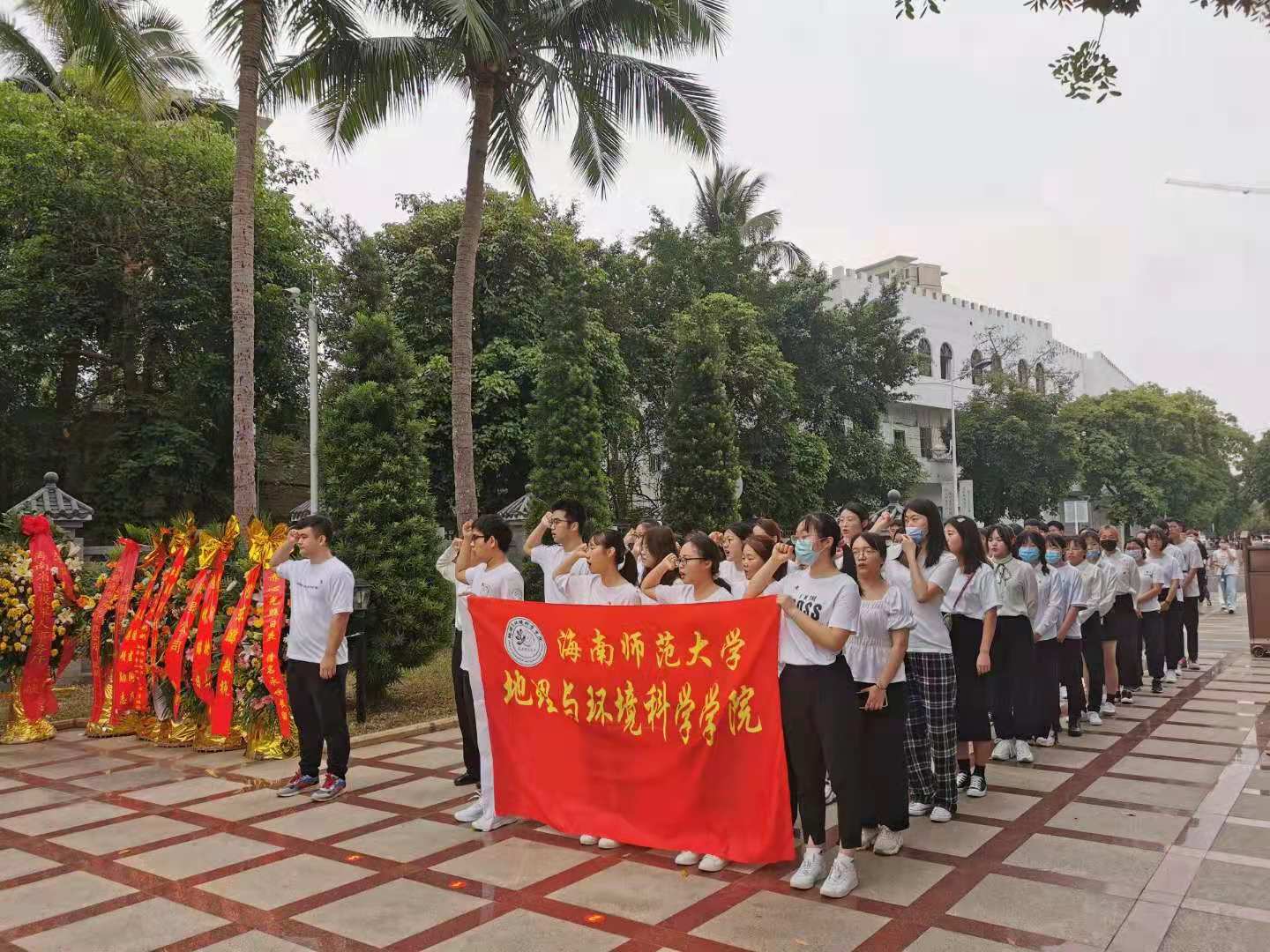 缅怀先烈,寄情清明——记祭扫李硕勋烈士纪念亭活动