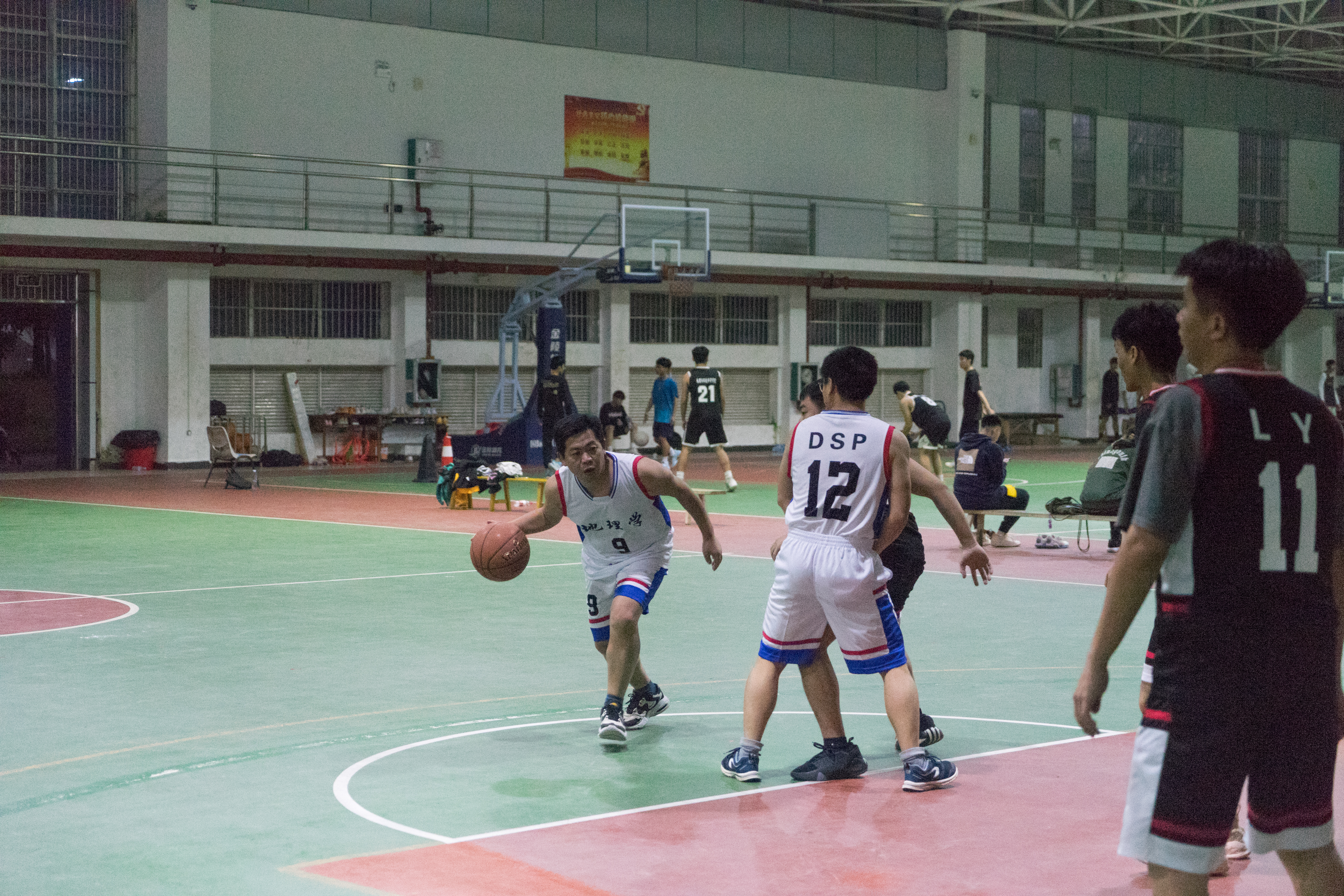 我院第一届研究生“经纬杯”篮球赛举办成功!