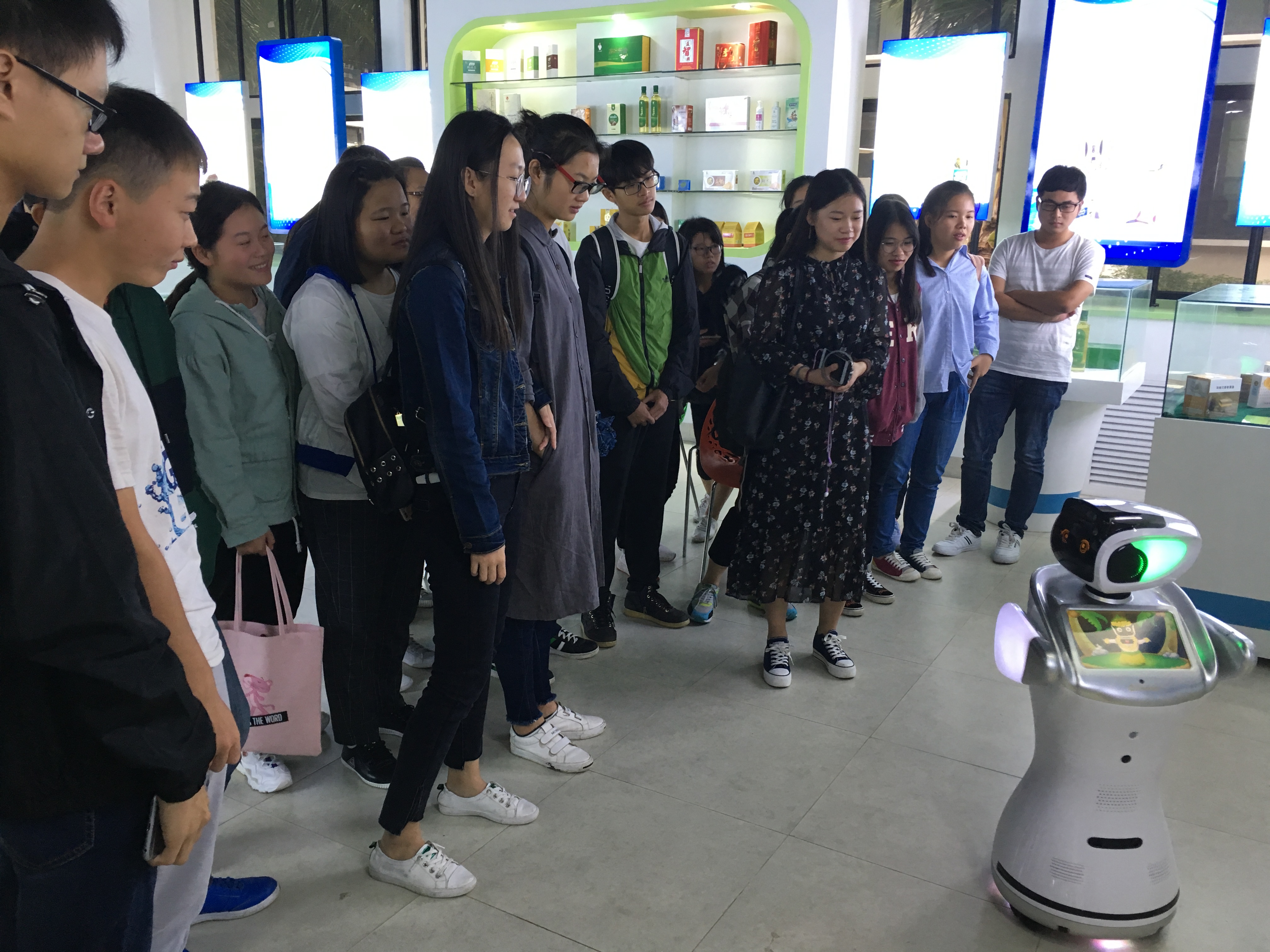 【创新创业实践周】系列活动:2017级新生参观星空游戏官方国家大学科技园