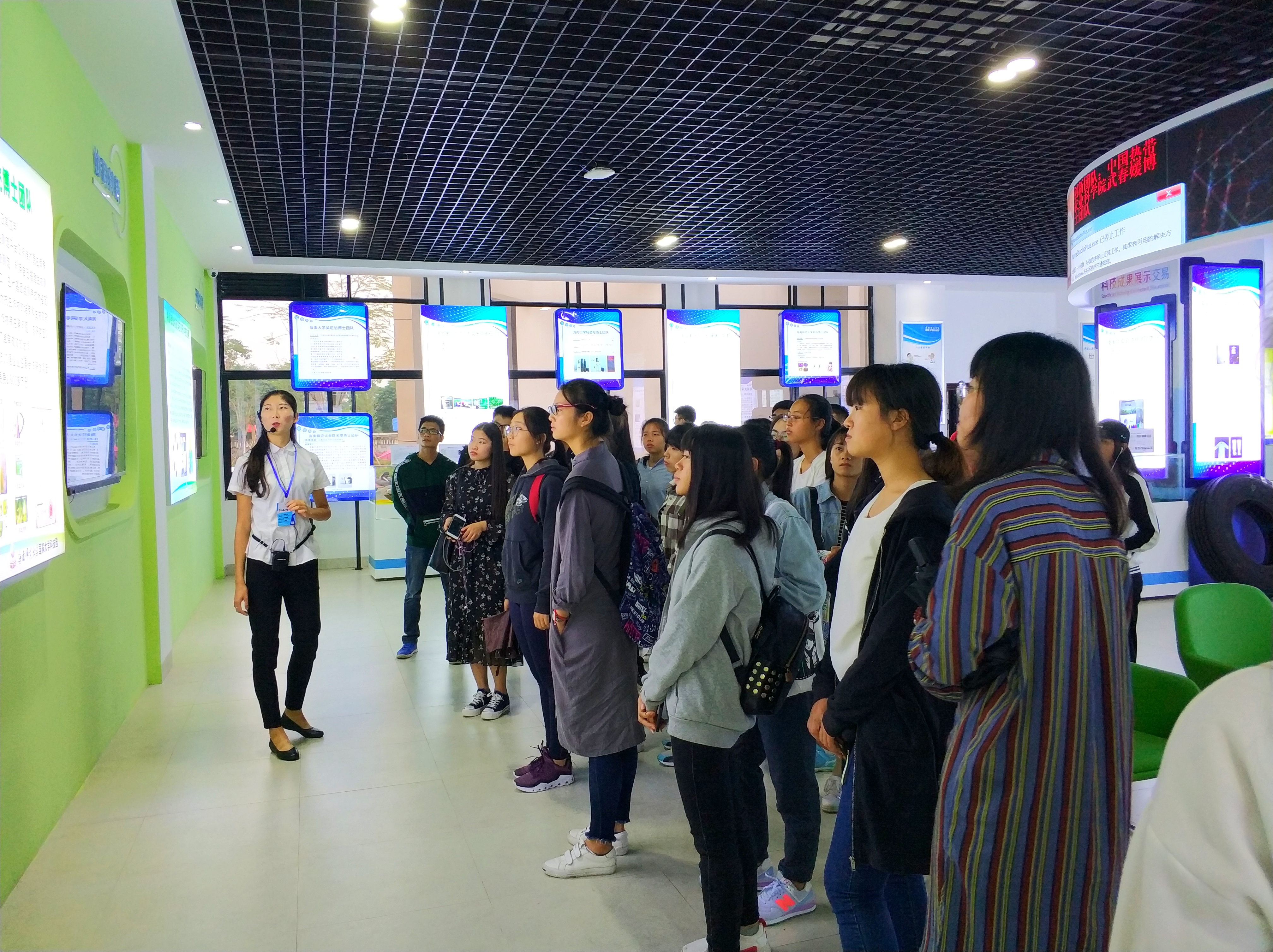 【创新创业实践周】系列活动:2017级新生参观星空游戏官方国家大学科技园