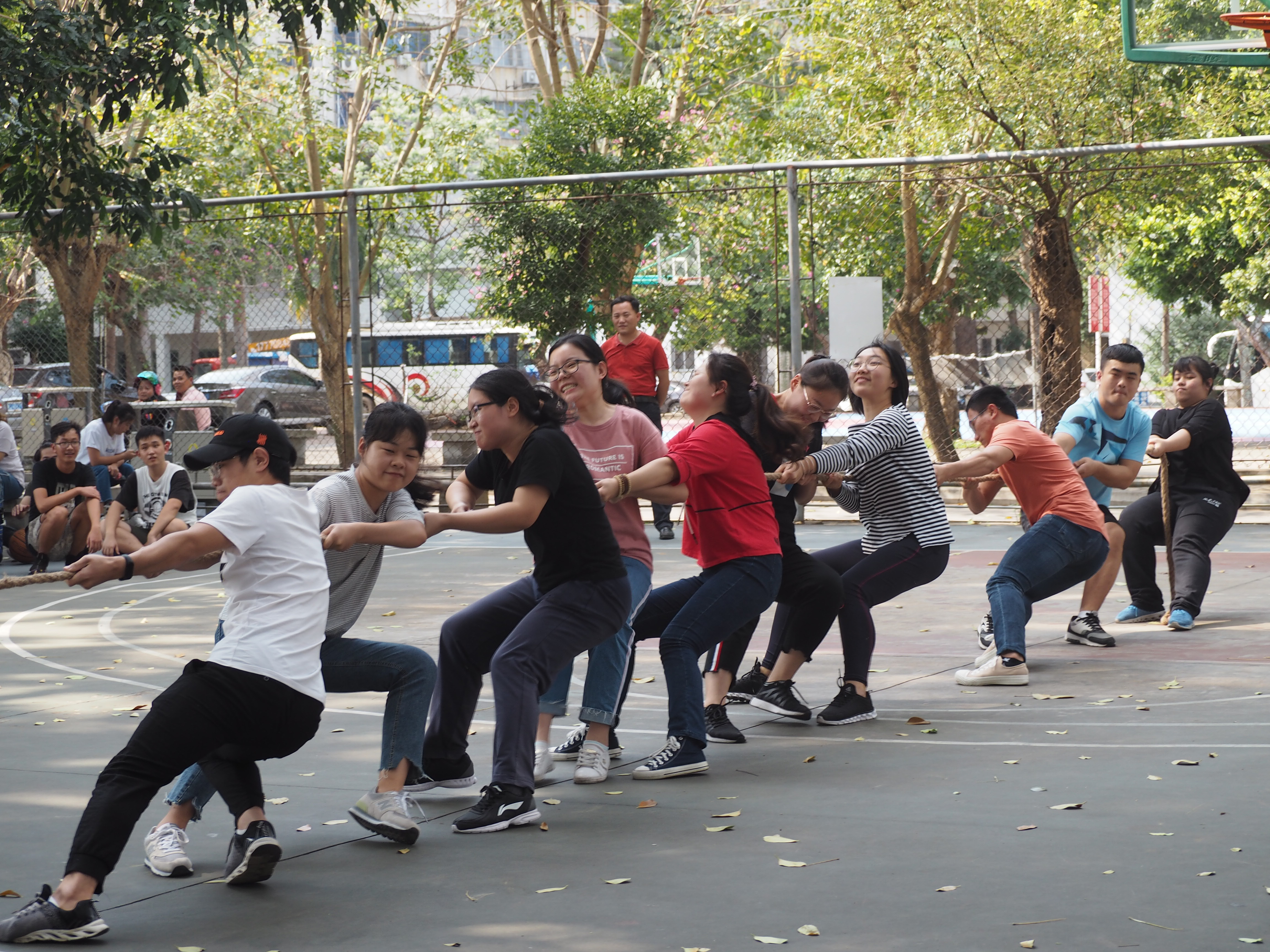 同心同力,赛出风采——我院成功举办3.7女生节拔河友谊赛