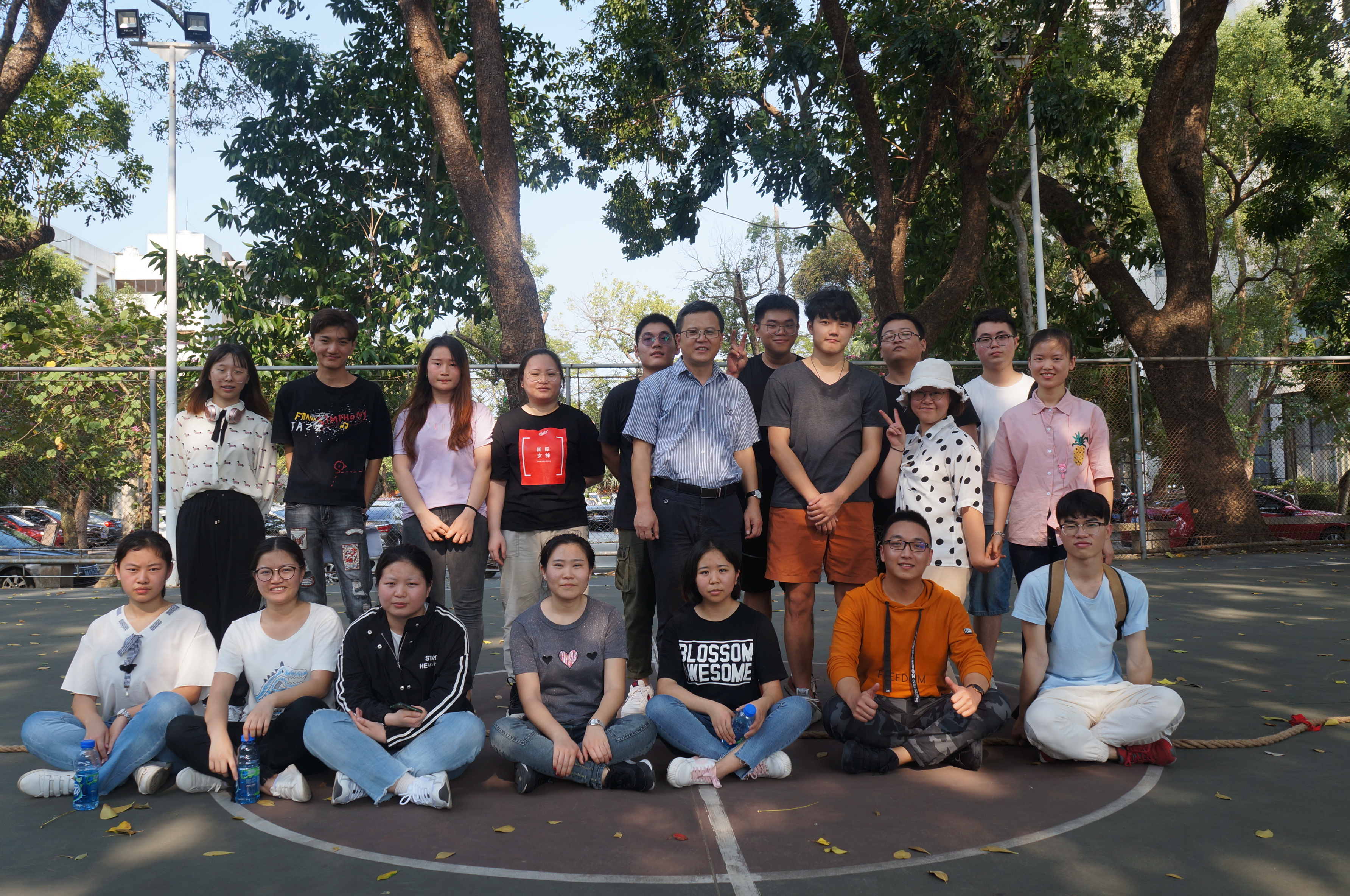 同心同力,赛出风采——我院成功举办3.7女生节拔河友谊赛