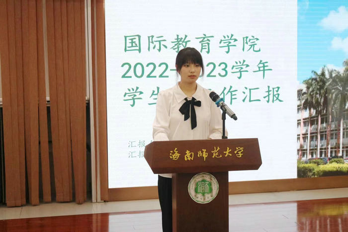 1685356241153025.jpg 学生会执行主席屈文婕作工作汇报.jpg