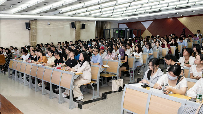 1727599858214191.jpg 讲座现场.jpg