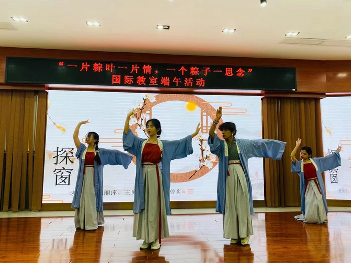 1655111580685079.jpg 精彩舞蹈表演.jpg