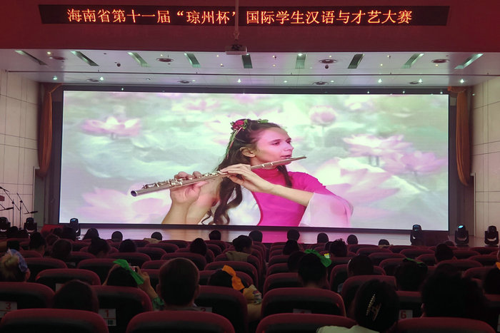 1677123295922530.jpg 谢姝桦同学吹笛子.jpg