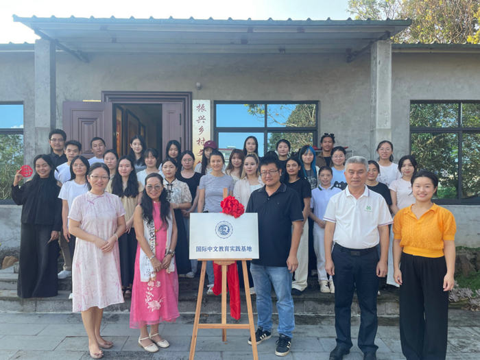 1727681941113602.jpg 揭牌仪式.jpg