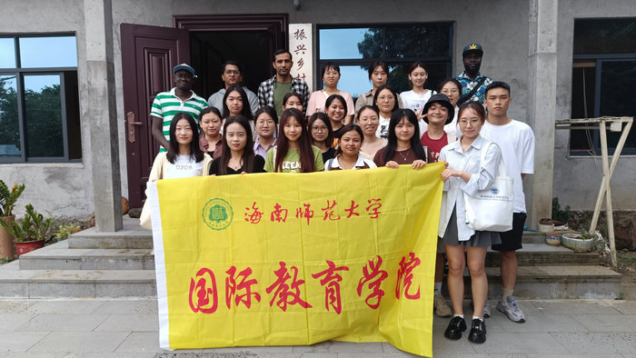 1699341180813753.jpg 2023级国际中文教育专业研究生集体合影.jpg