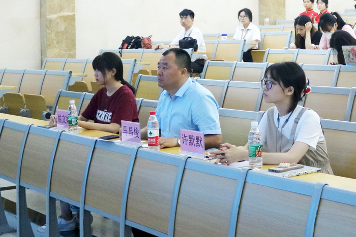 1685950098154075.png 评委嘉宾3.png