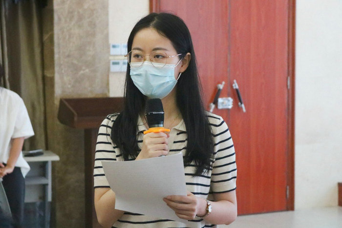 1651734089507227.jpg 张依方老师进行点评.JPG