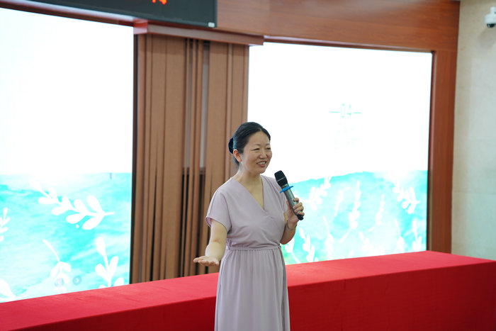 1631778818852053.jpg 张恒老师主持本次专业教育讲座.JPG