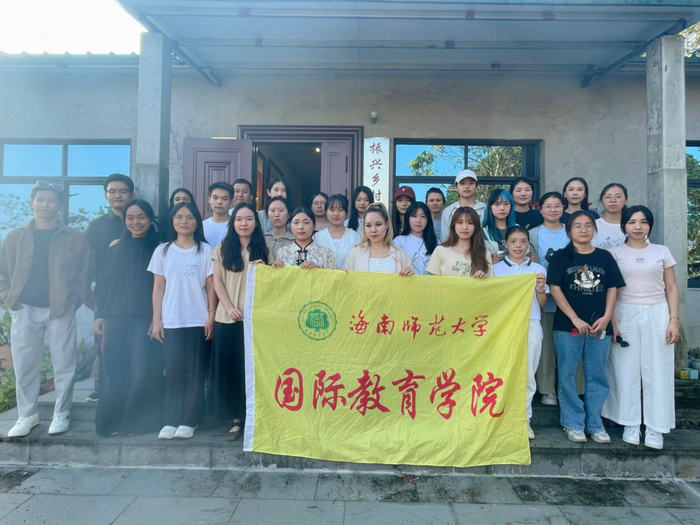 1727681965595844.jpg 2024级国际中文教育专业研究生合影.jpg