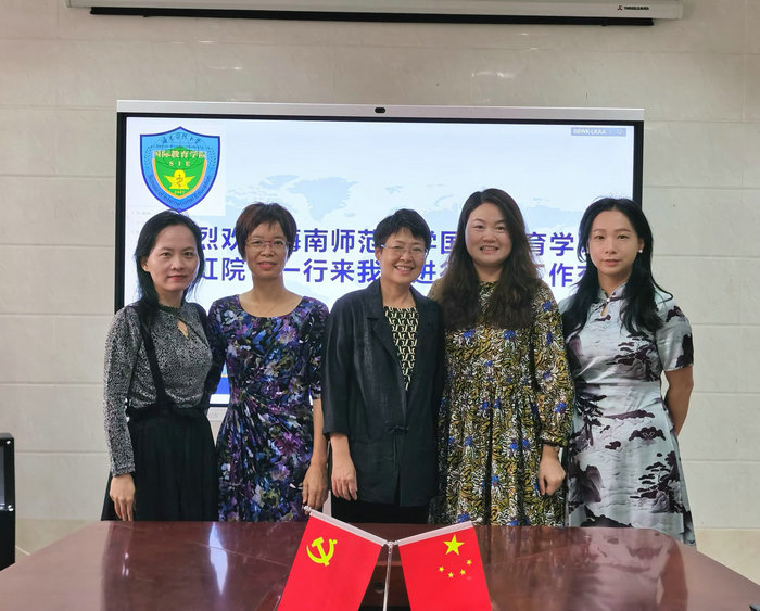 1730687481717773.jpg 嘉勋中学实习中期检查合影.jpg