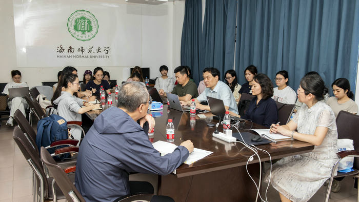 1729126634379548.jpg 师生互动.jpg