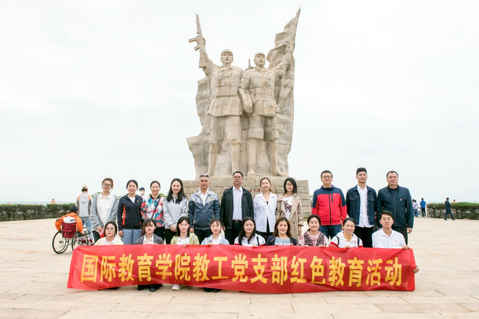 1606789912954747.jpg 全体党员活动合影.jpg