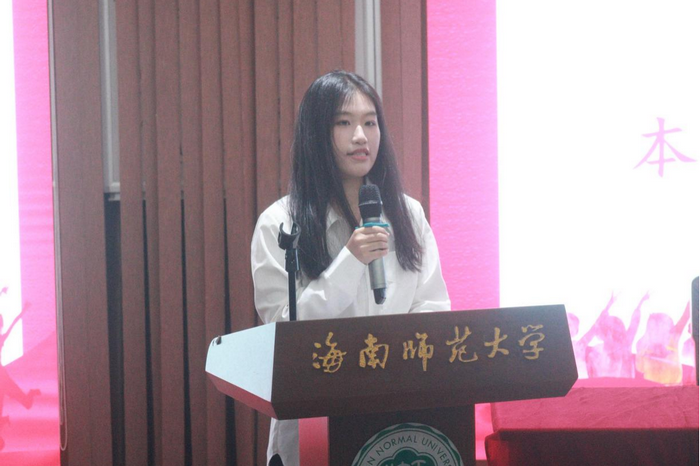 1727058602899461.png 本科生老生代表刘紫晨发言.png