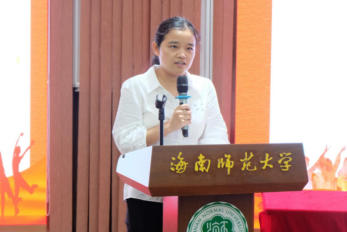 1727058963111576.png 教师代表邢安祺发言.png