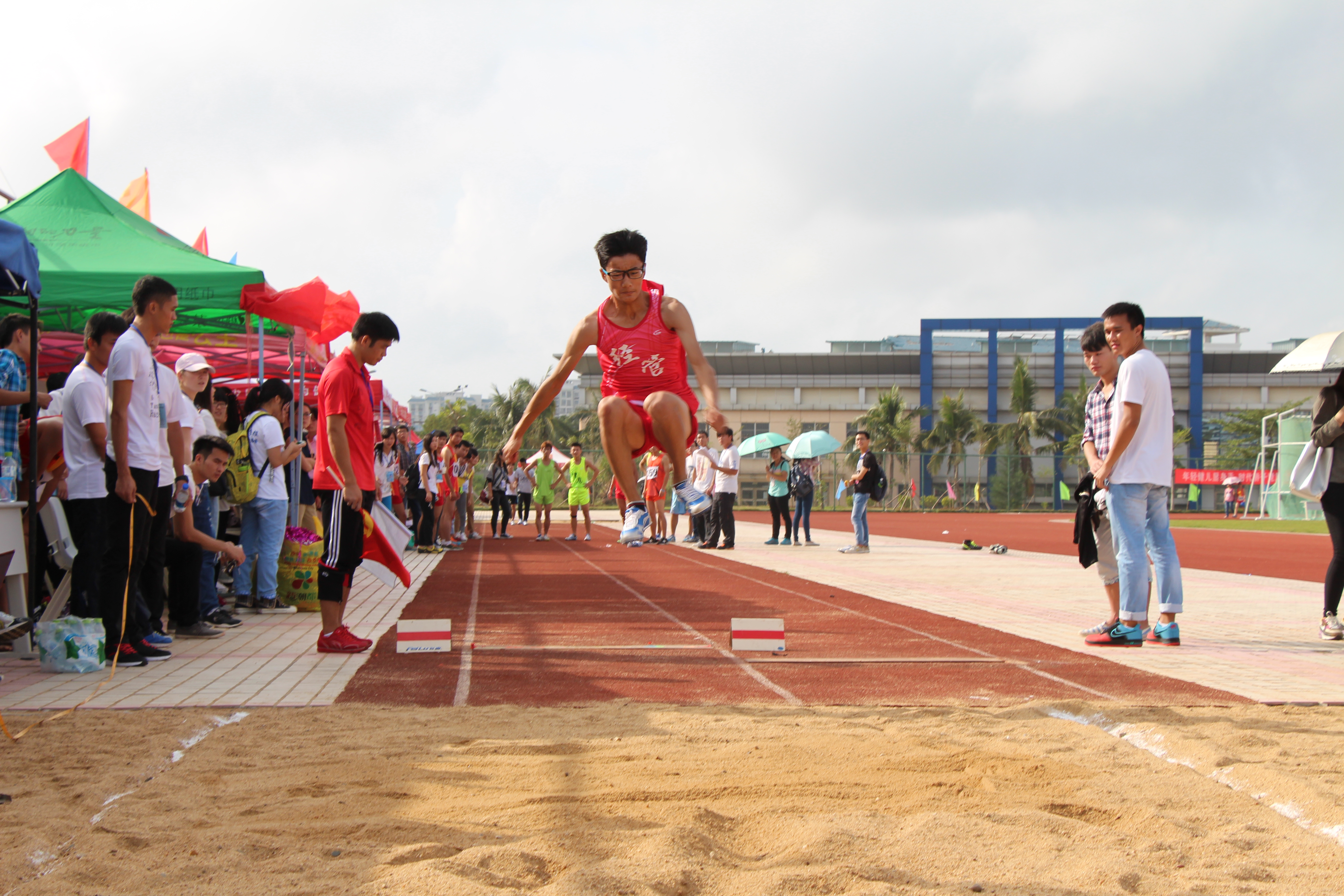 激情燃烧希望,拼搏赢得未来——记海南师范大学第31届校运动会预赛