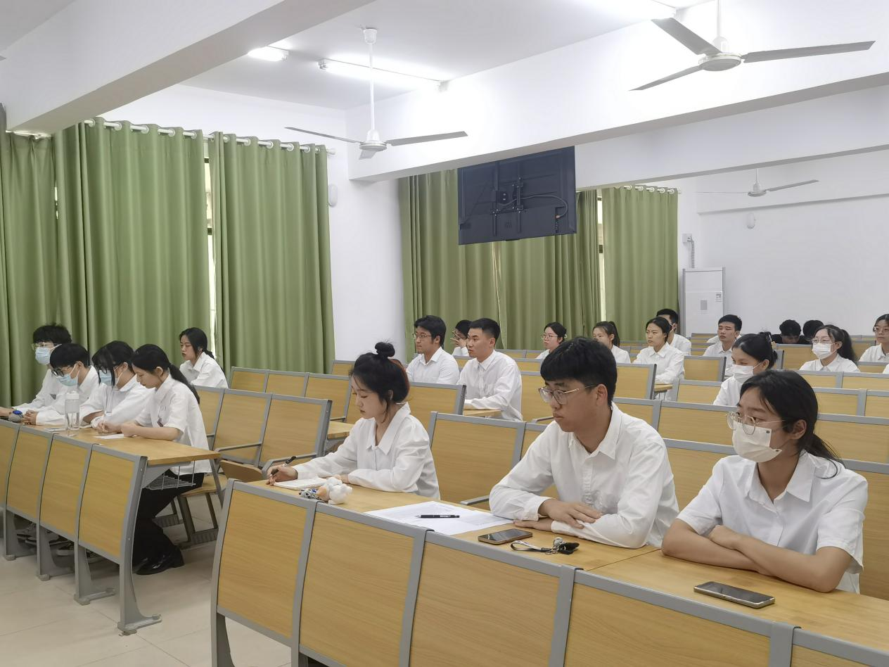 经济与管理学院本科生第一党支部学习习近平总书记关于理想信念的重要论述