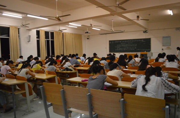 挥洒青春 创出未来——记经济与管理学院“三走”系列活动之第五届征文比赛初赛