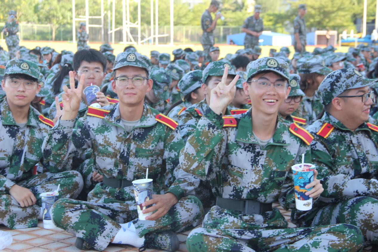 送清凉,暖人心 ——学院开展2023级新生军训慰问活动