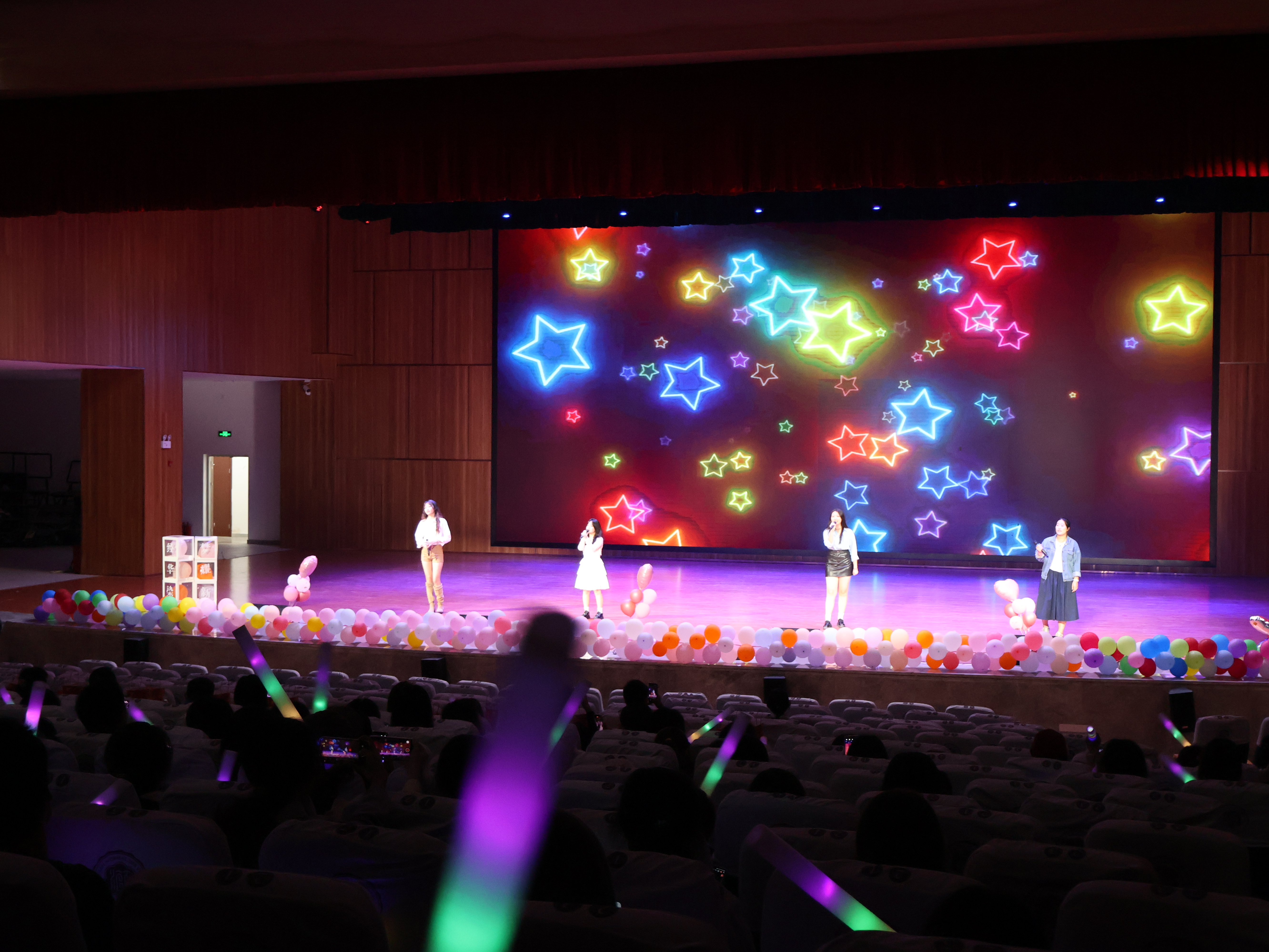 经华染璟 梦耀新章——我院成功举办2024级迎新晚会