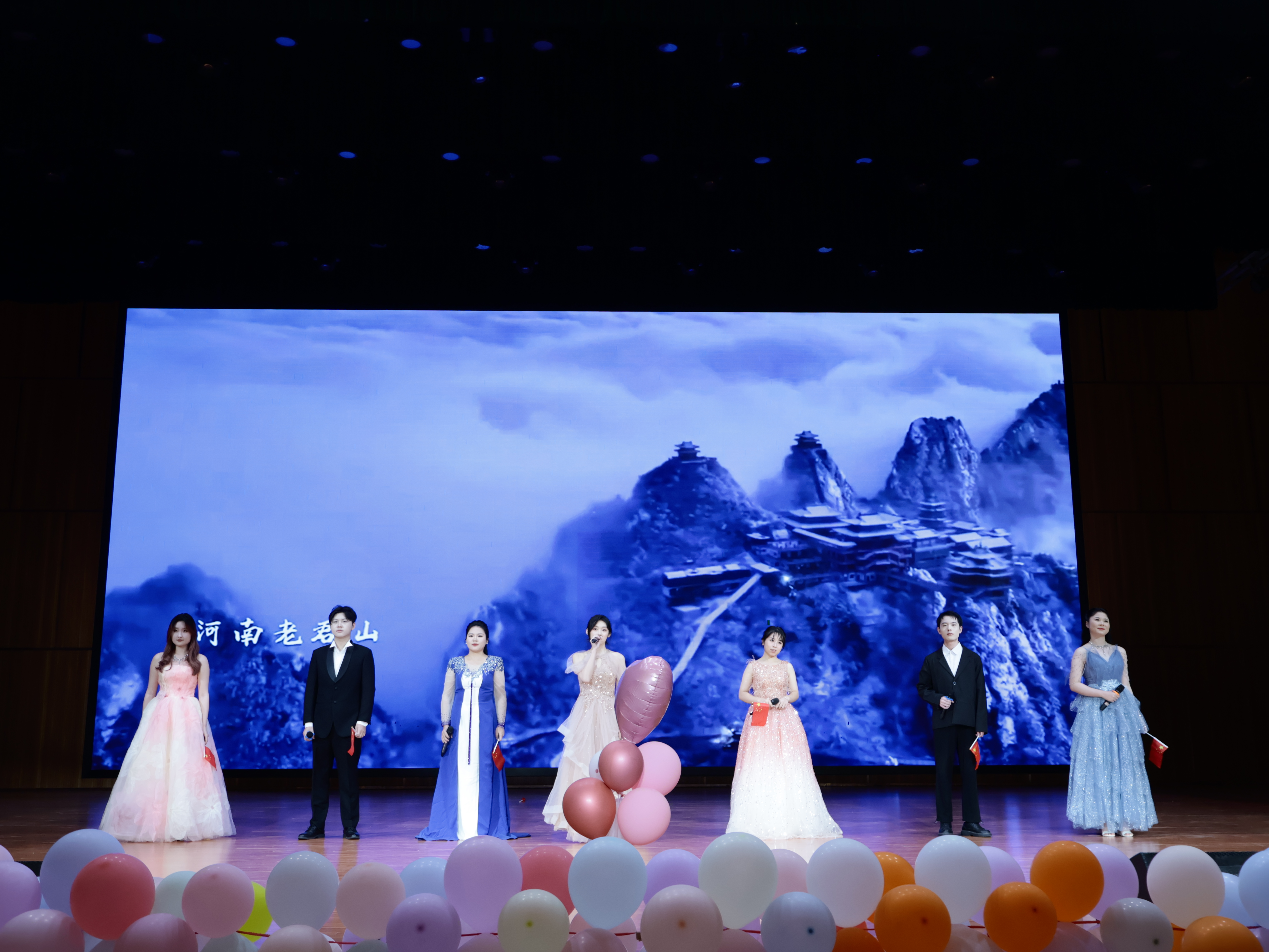 经华染璟 梦耀新章——我院成功举办2024级迎新晚会