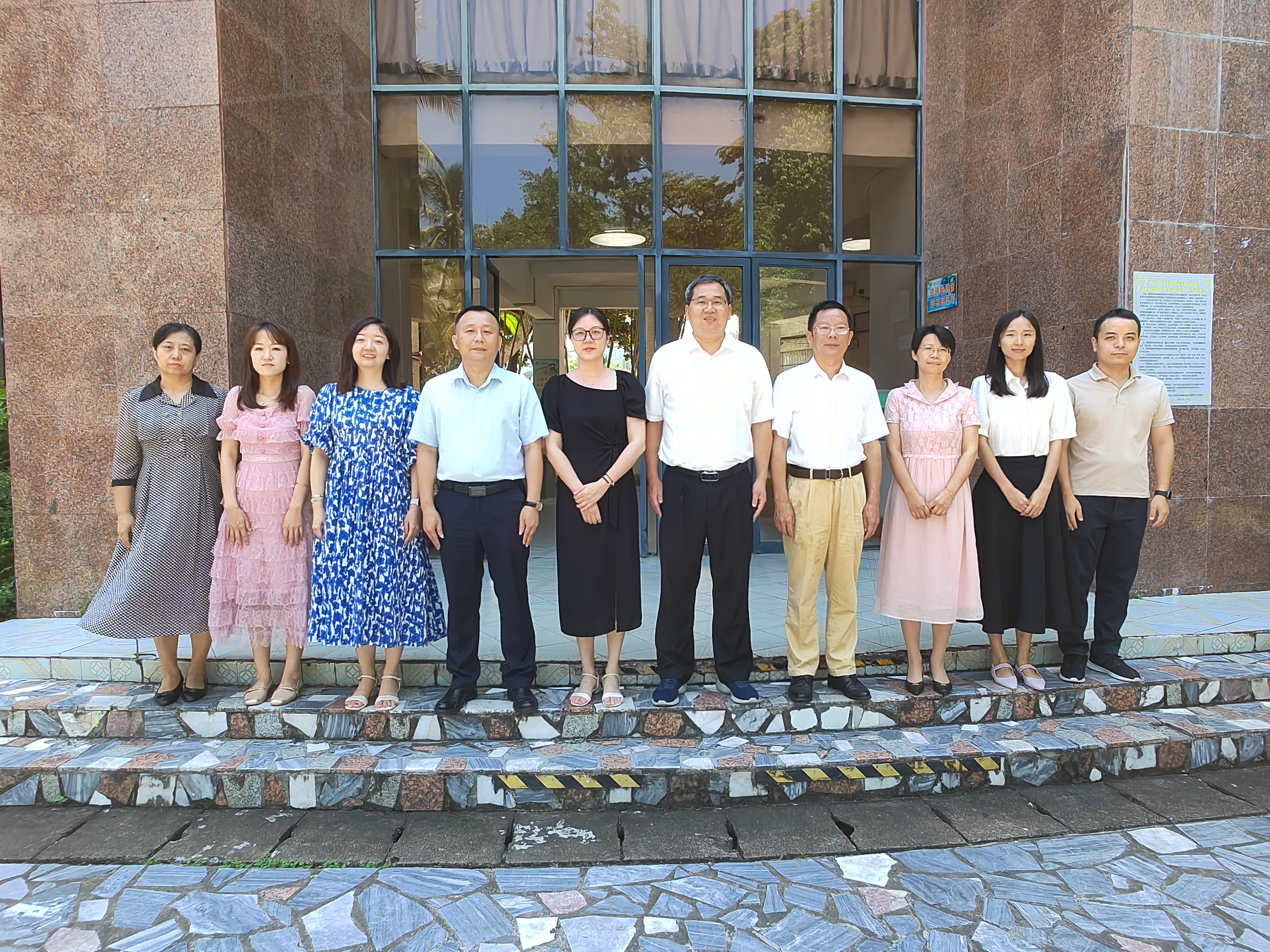 赣州师范大学经济管理学院党委书记贺小华一行到我校调研交流