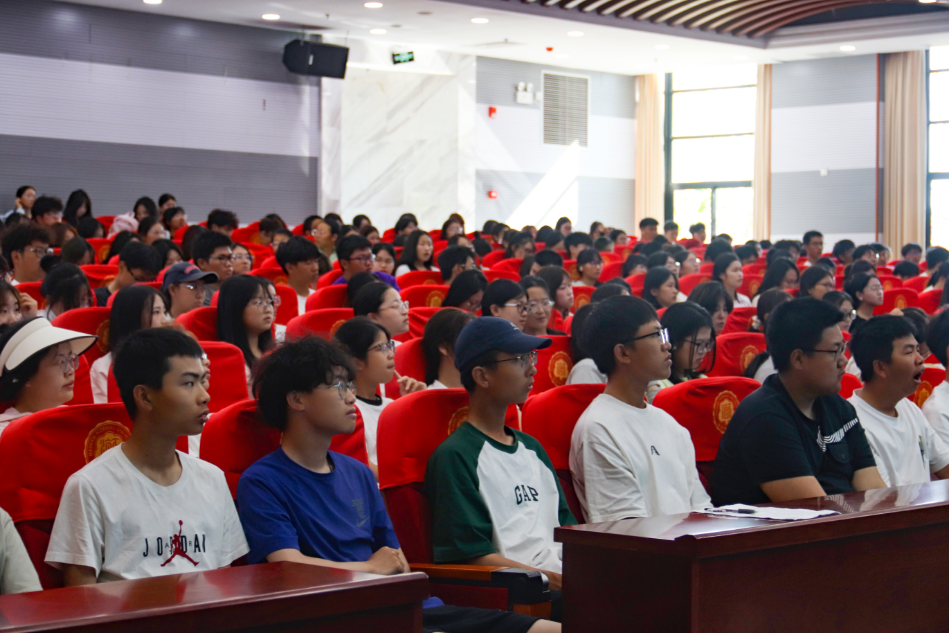 学院举办2024级新生心理健康教育讲座