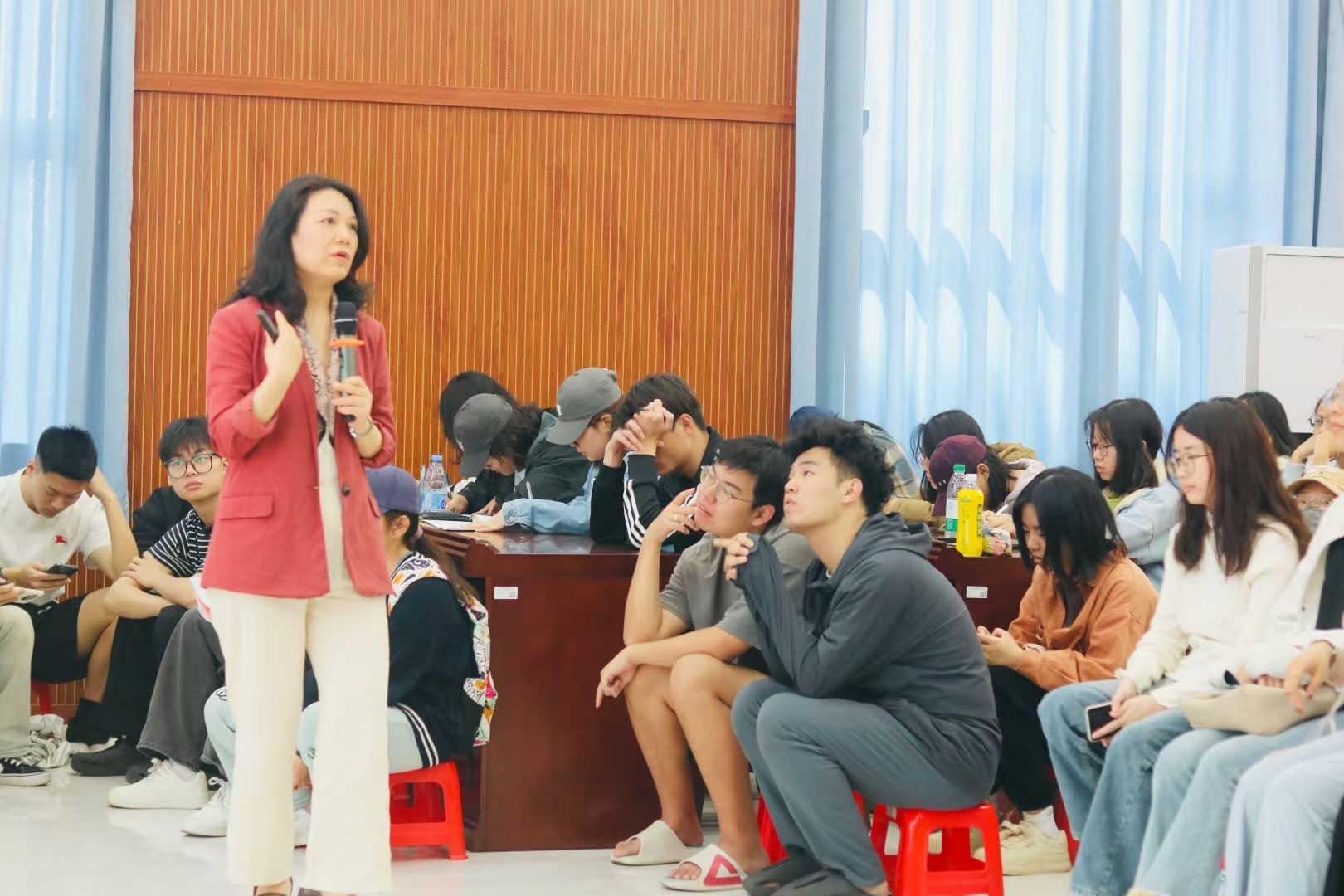 8c6342c2f8be83d9915cd1f56ed89347.jpg 熊老师做出题讲座.jpg