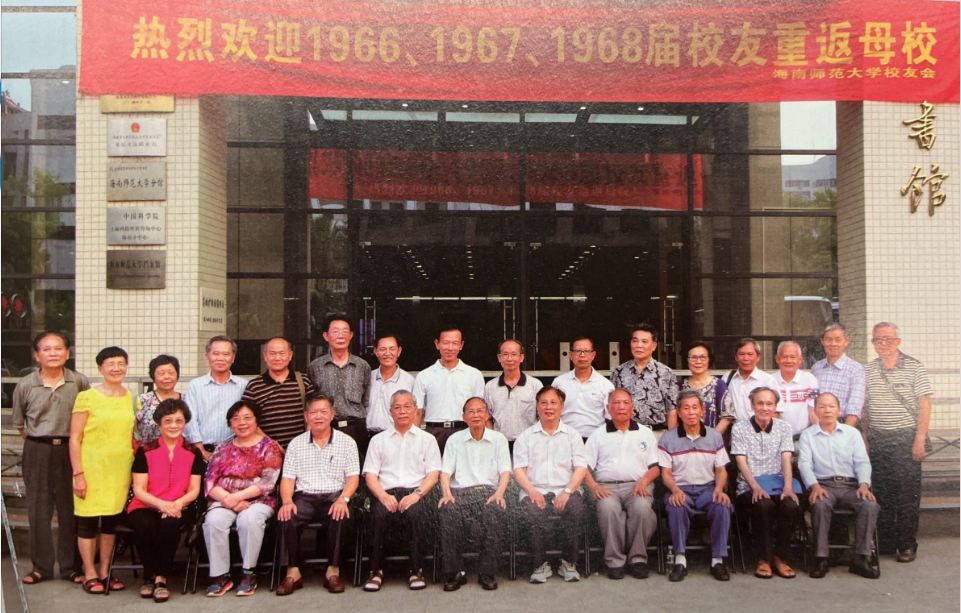 1966届数理三班积极捐建LED彩色电子显示屏