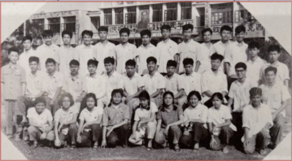 1966届数理三班积极捐建LED彩色电子显示屏