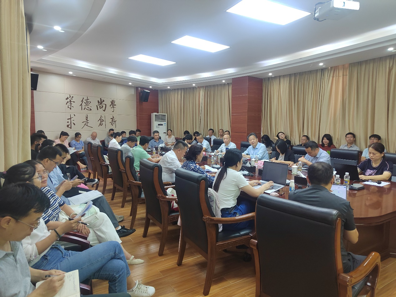 齐聚一堂话认证 专家指点出良方 ――学校召开师范类专业认证工作座谈会