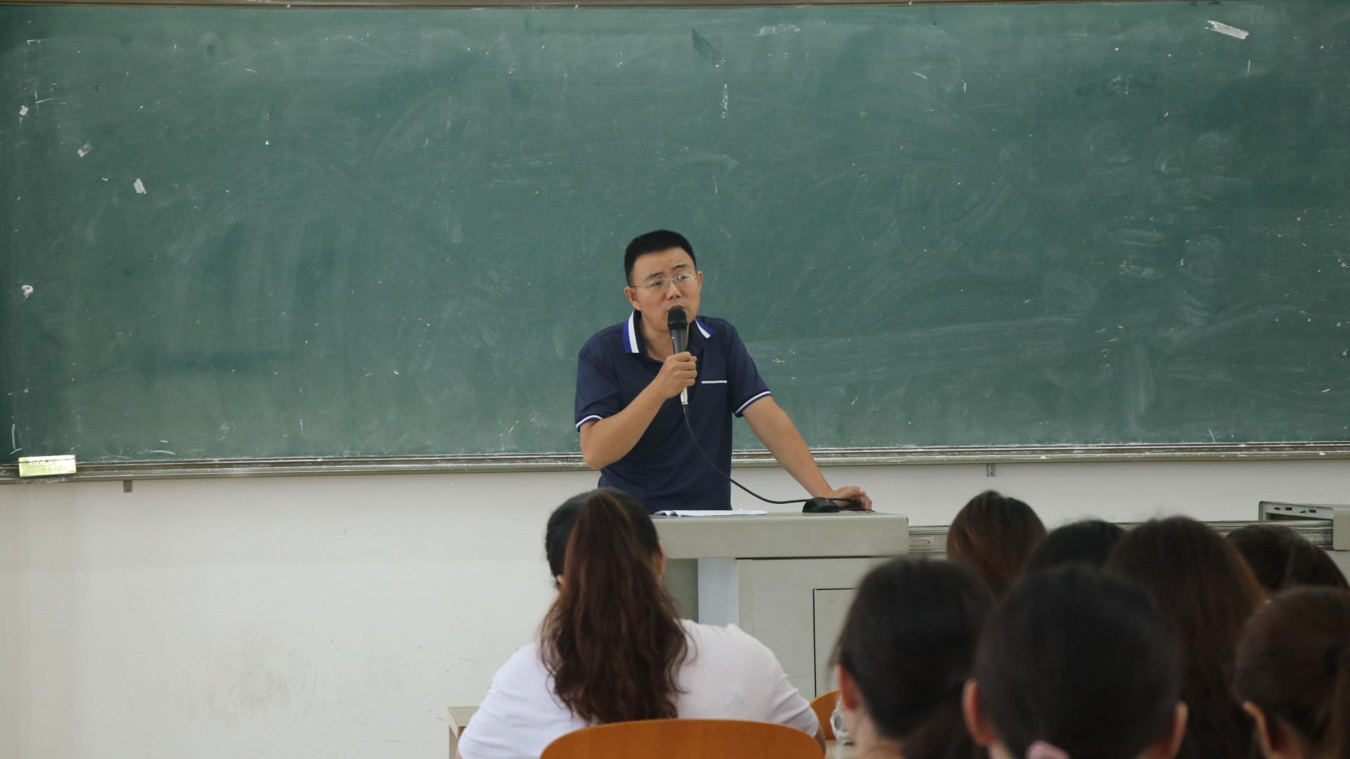 新闻传播与影视学院实践周第三天――集中组织与分散行动的创新创业活动相辅相成