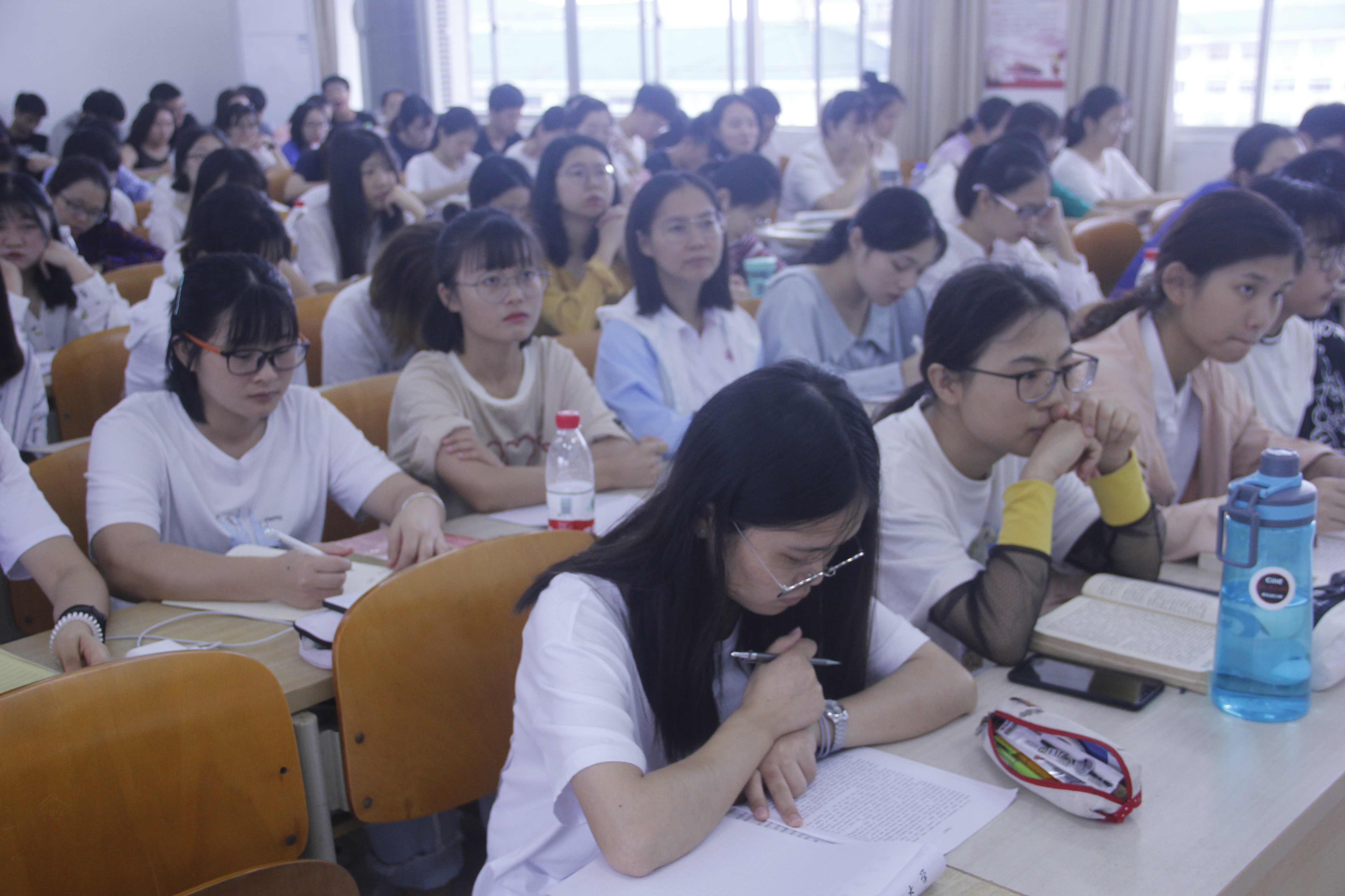 记星空游戏官方创新创业周讲座之“海航创业精神和用人理念”