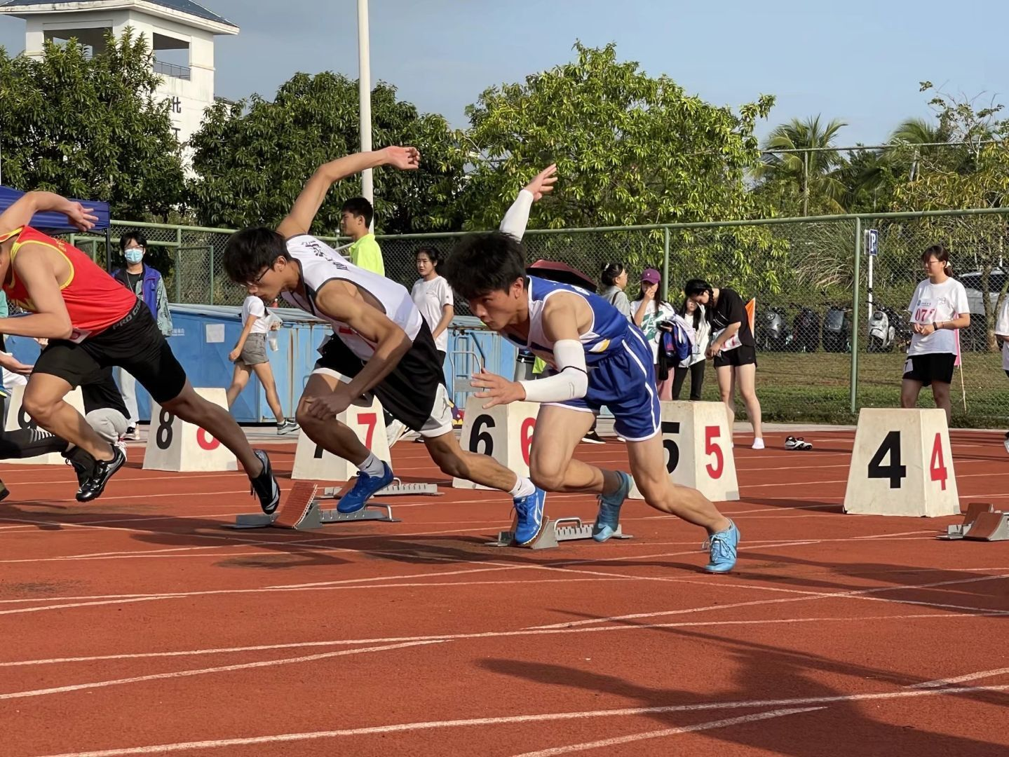 朝气蓬勃扬斗志,教院健儿展英姿 ――青年之声教育学院记第三十八届校运会