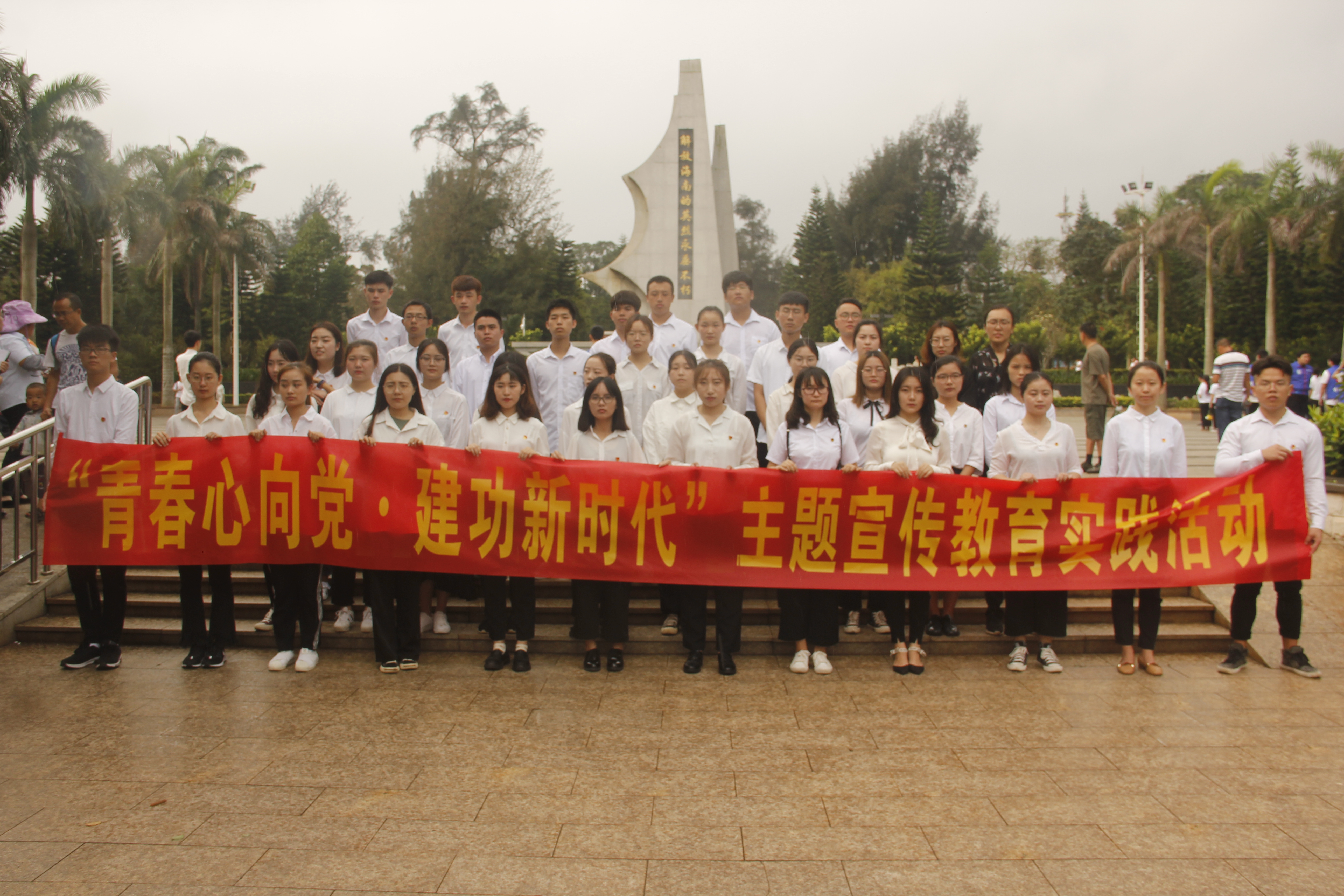 青年之声・记文学院清明节扫墓活动