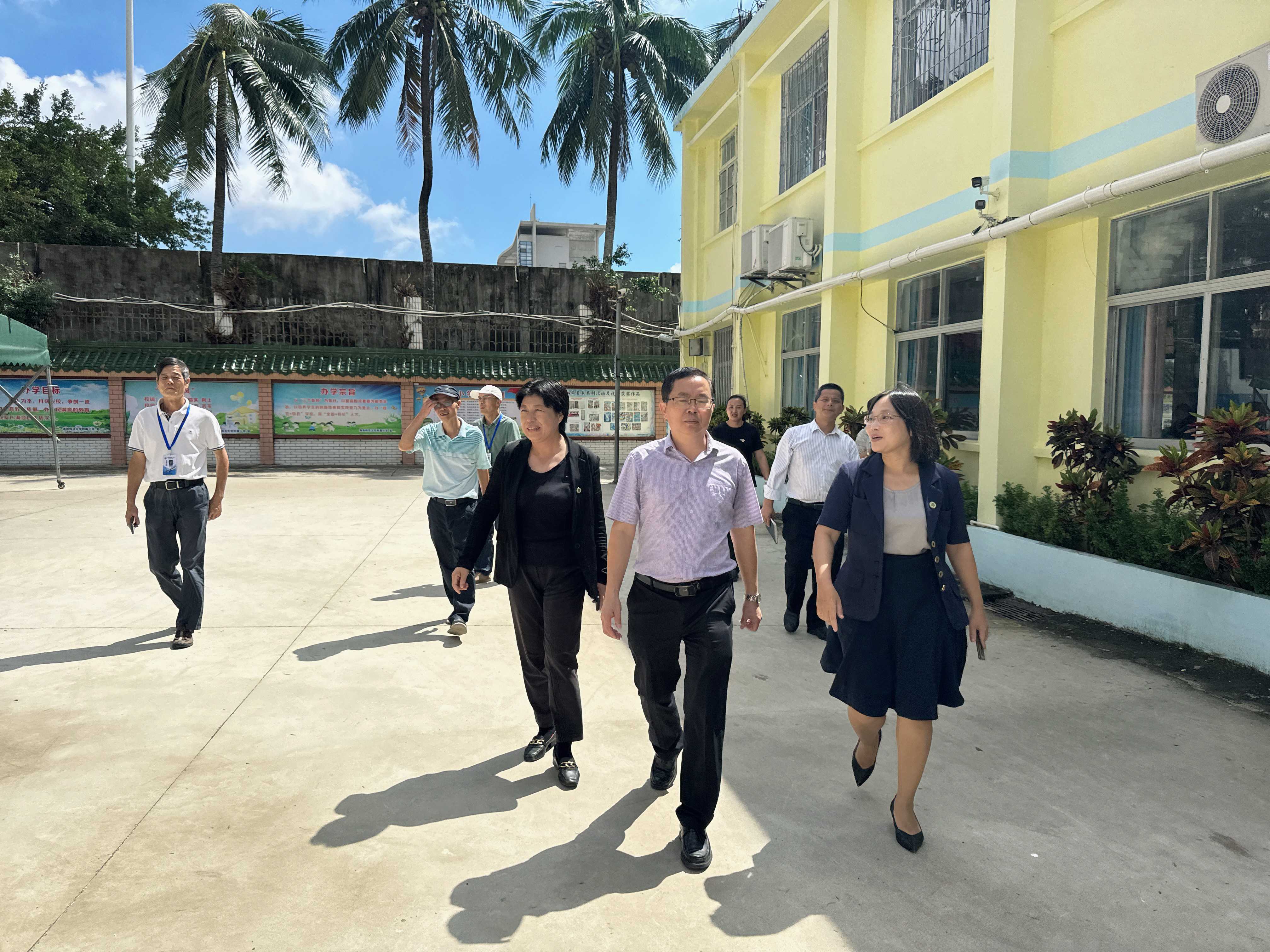 省教育厅副厅长陈振华到海师附小调研指导工作