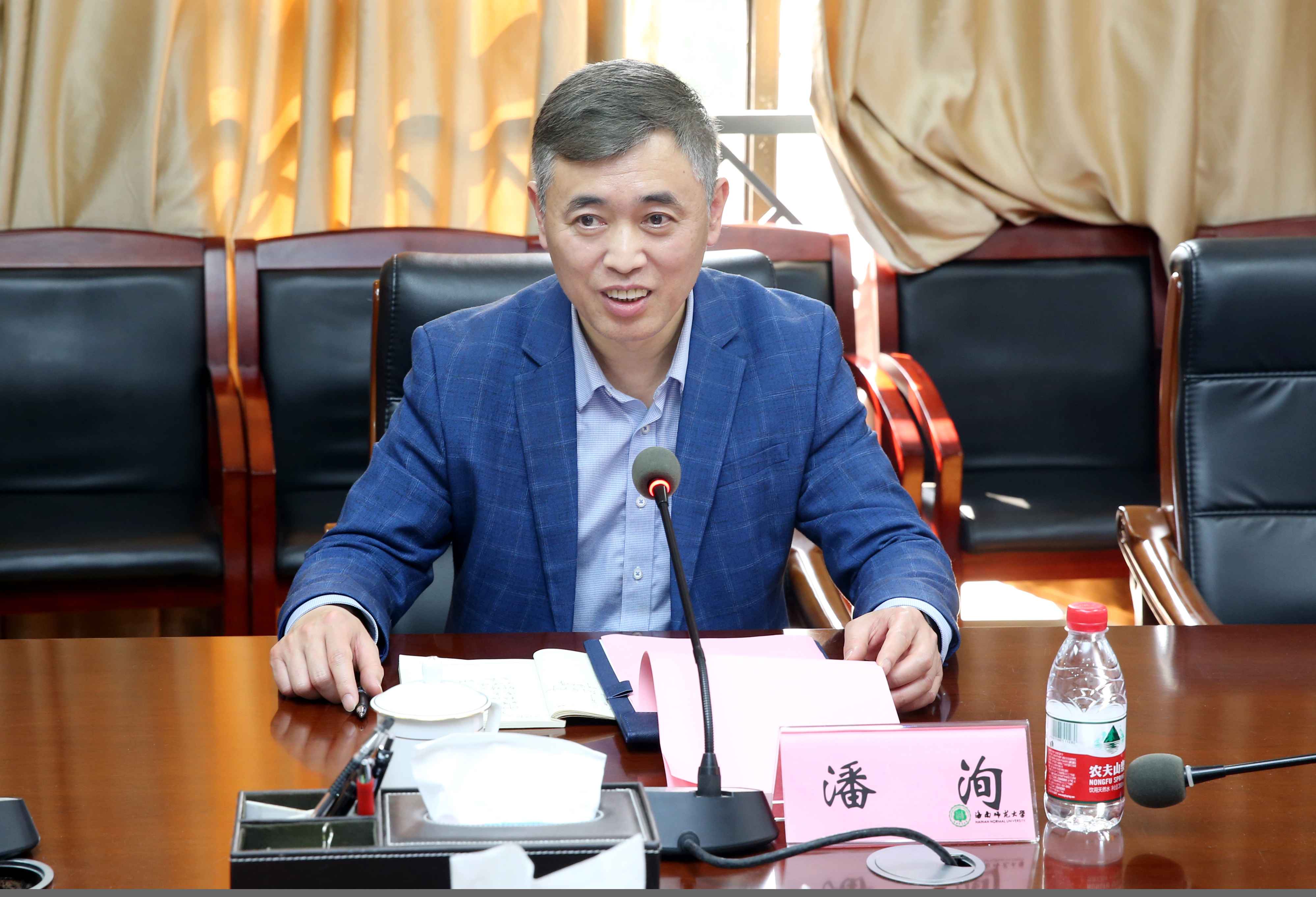 西南大学党委副书记潘洵一行到我校调研座谈