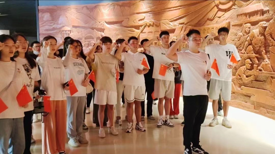 音乐学院学生党支部开展“弘扬红色革命精神 奋战自贸港建设”主题党日活动