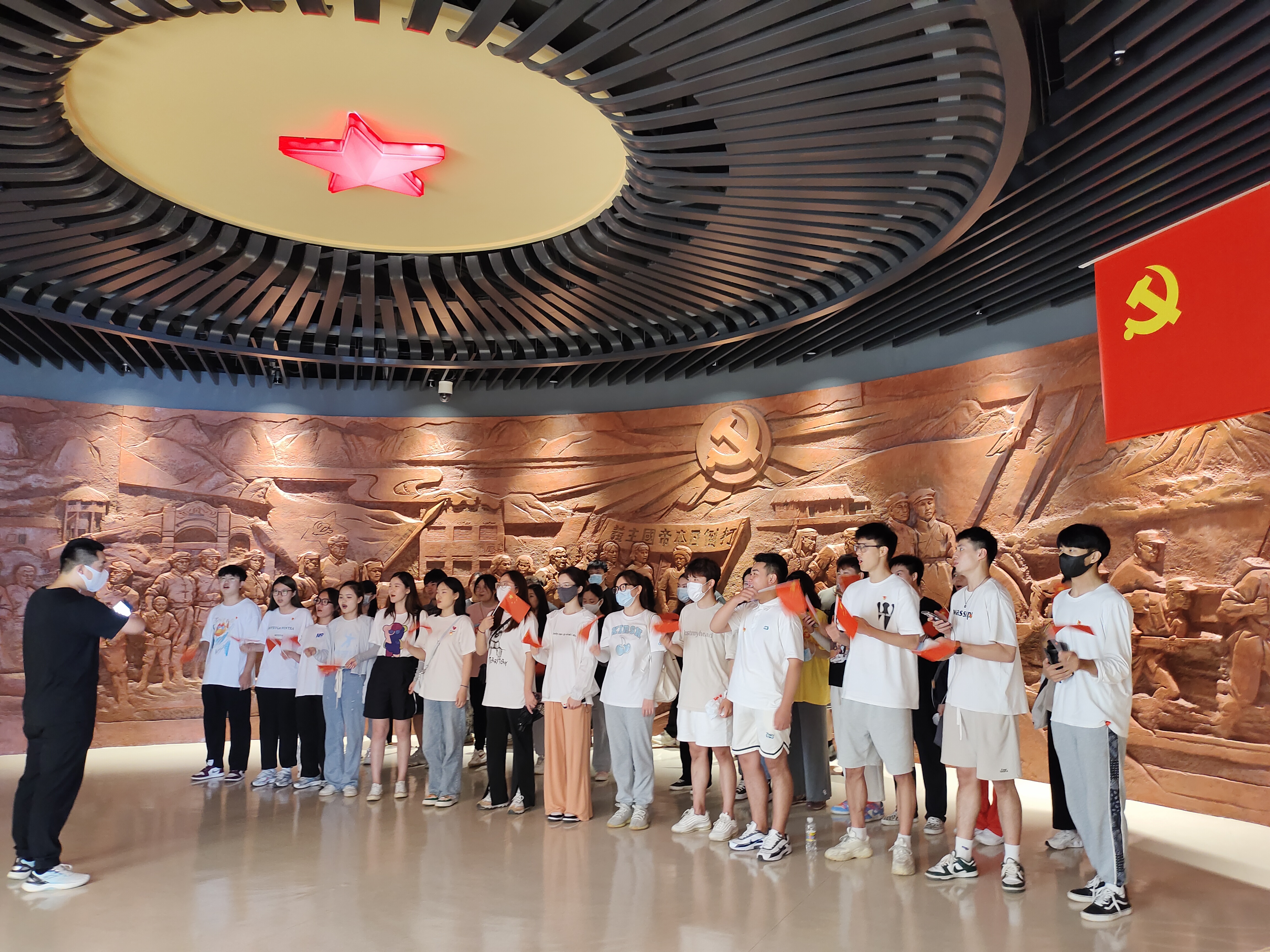 音乐学院学生党支部开展“弘扬红色革命精神 奋战自贸港建设”主题党日活动