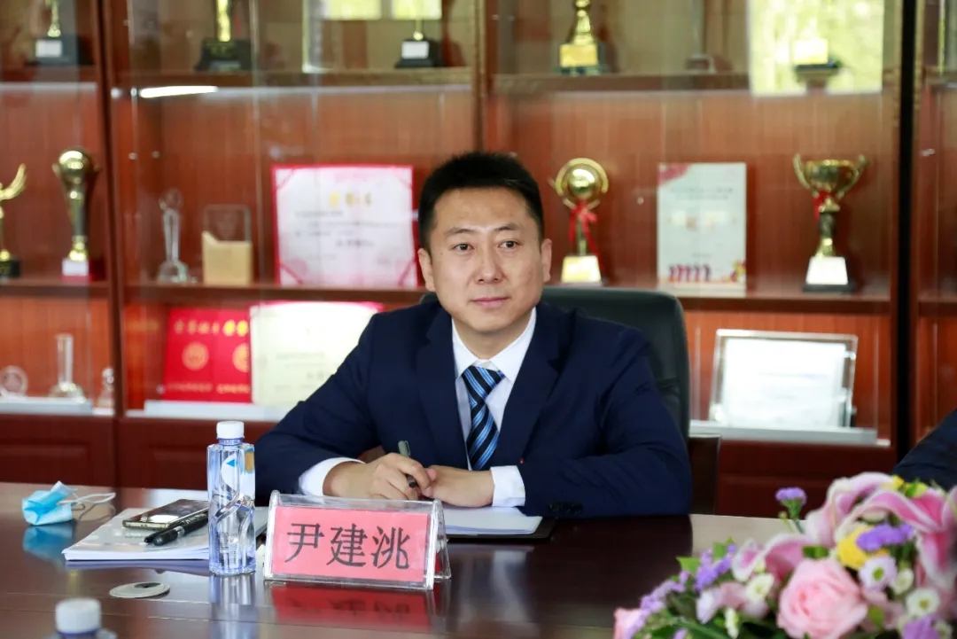 优秀教育人之党员先锋 | 尹建洮 ：耕耘十八载，不忘海师情
