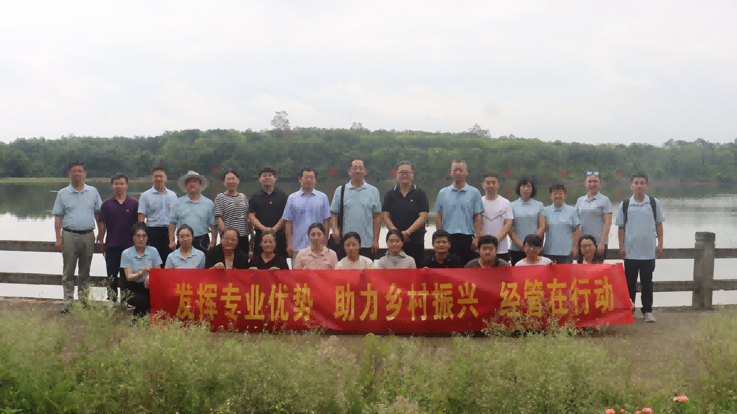 经济与管理学院到定安县开展党日活动