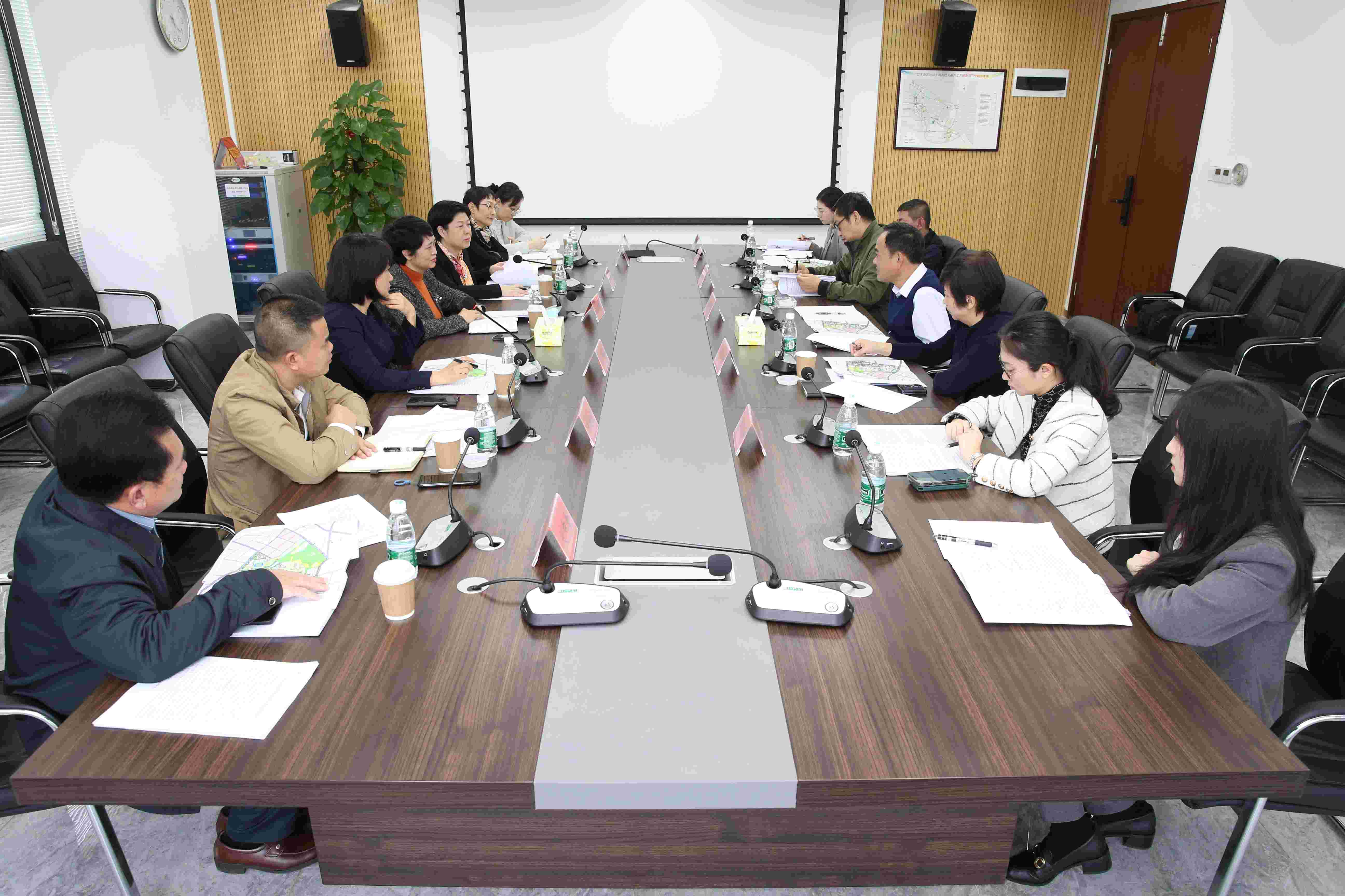 过建春、许玫一行赴海口江东新区管理局调研座谈