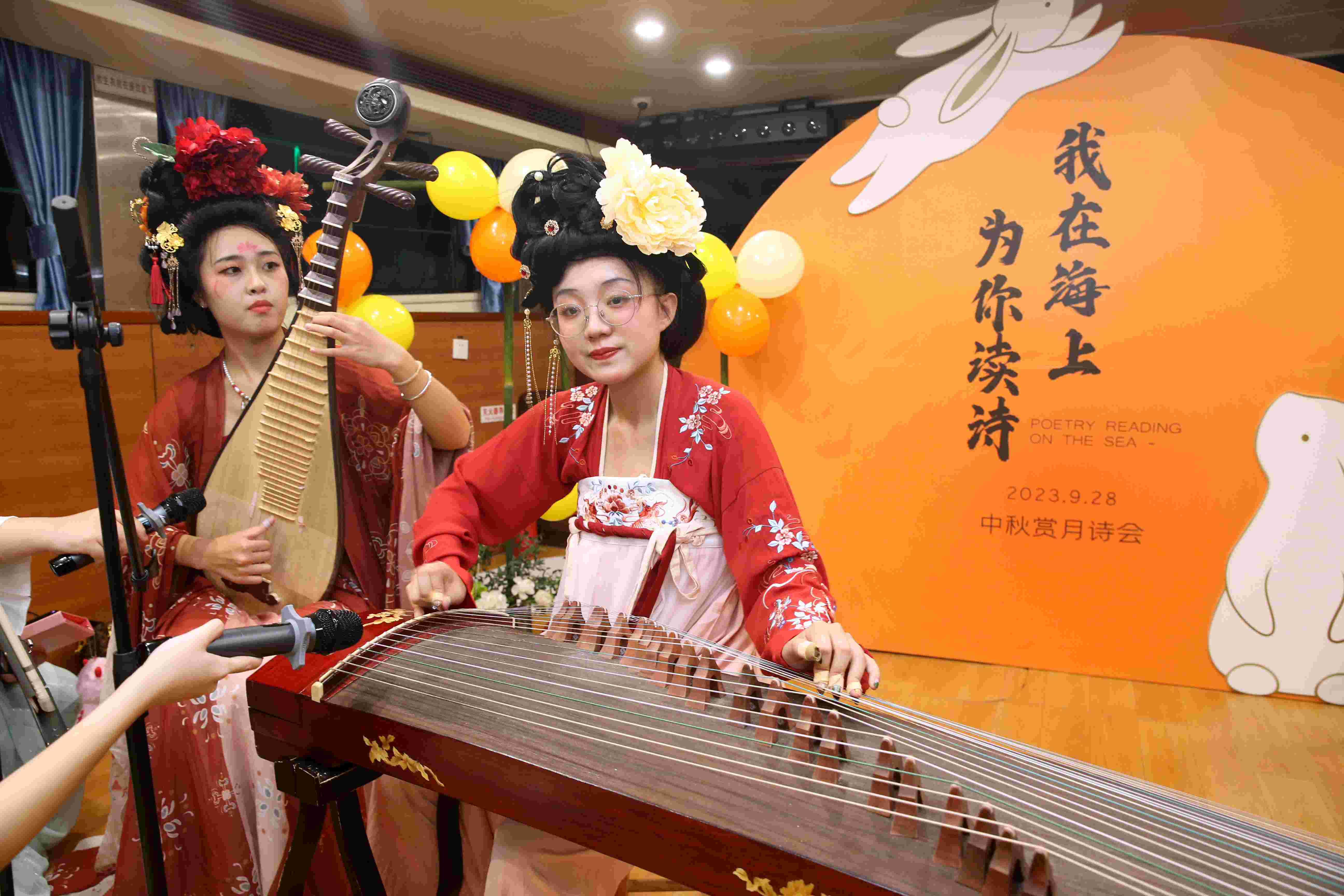 我校东坡书院举办“我在海上为你读诗”中秋诗会