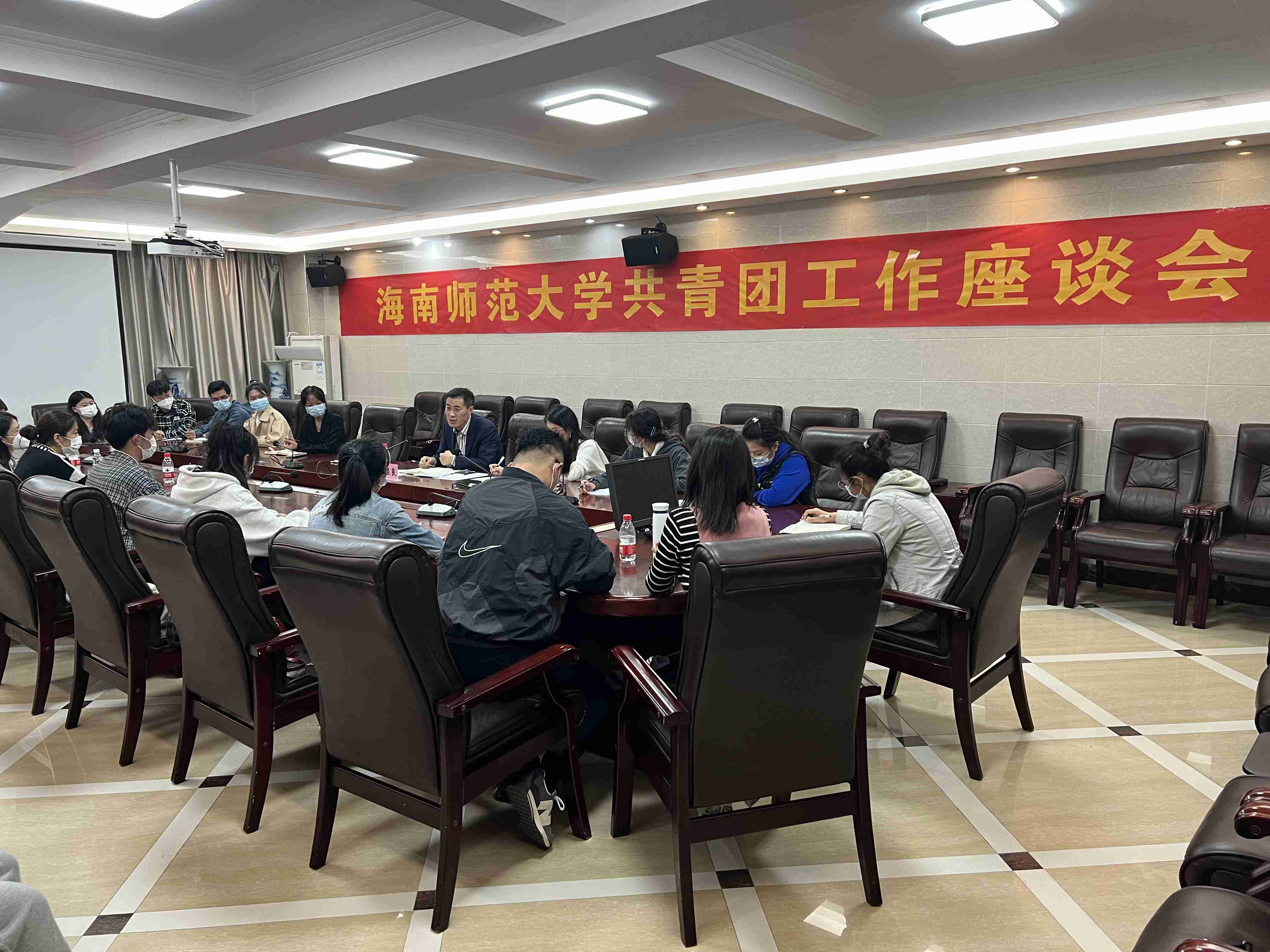 校领导到学校团委调研共青团工作