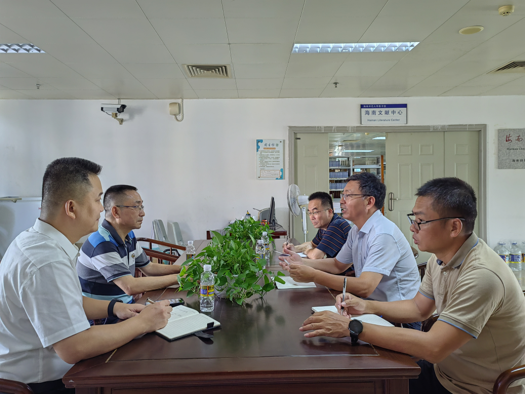 海南省人大常委会研究室来我校图书馆调研