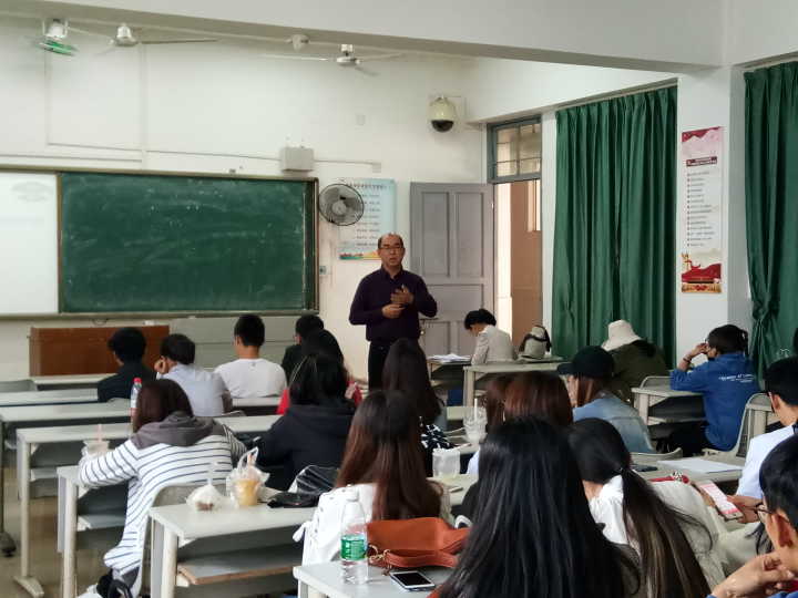 青年之声・新闻传播与影视学院举行2018届毕业生 就业讲座