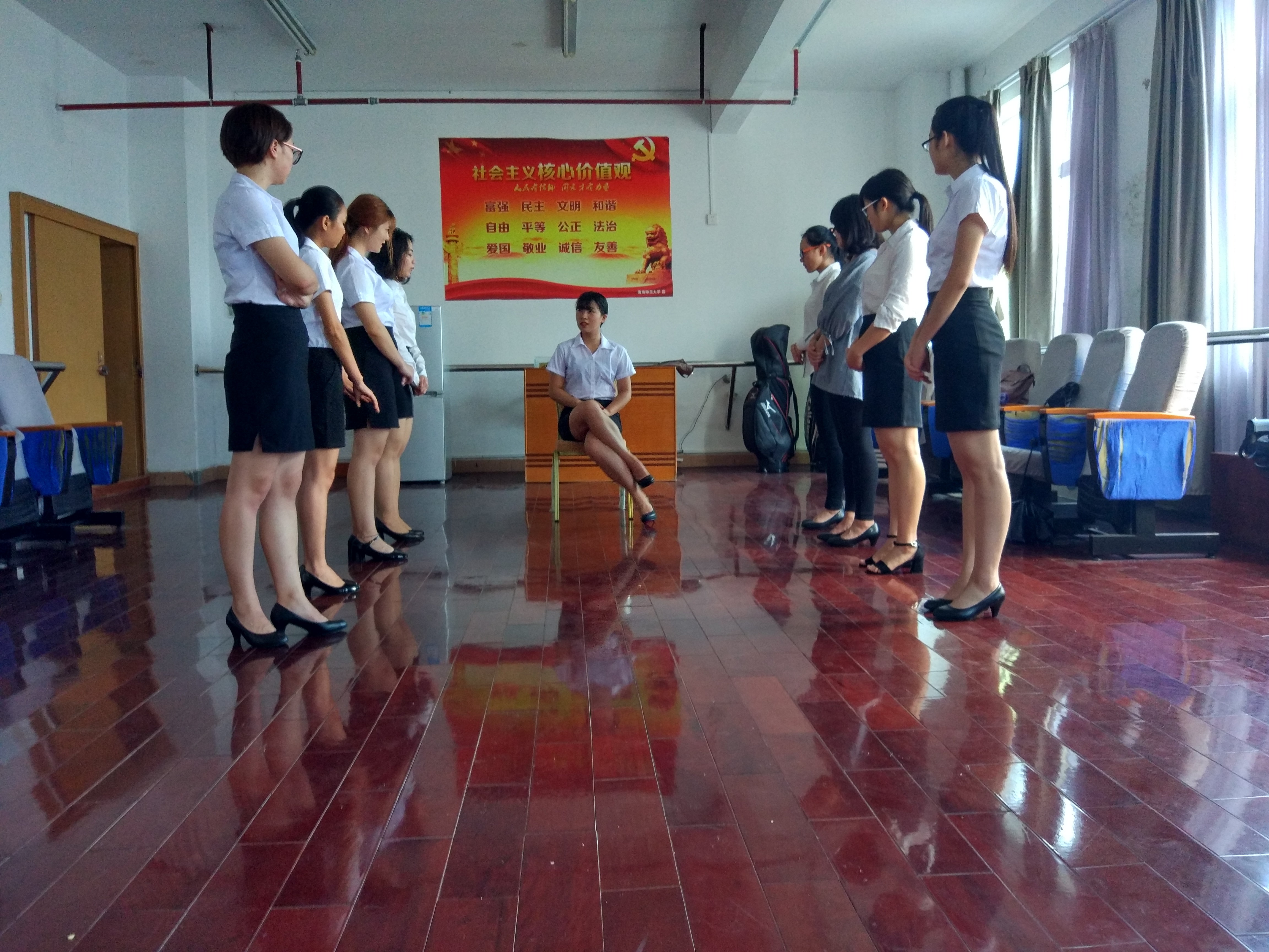 青年之声・旅游学院礼仪兴趣小组活动