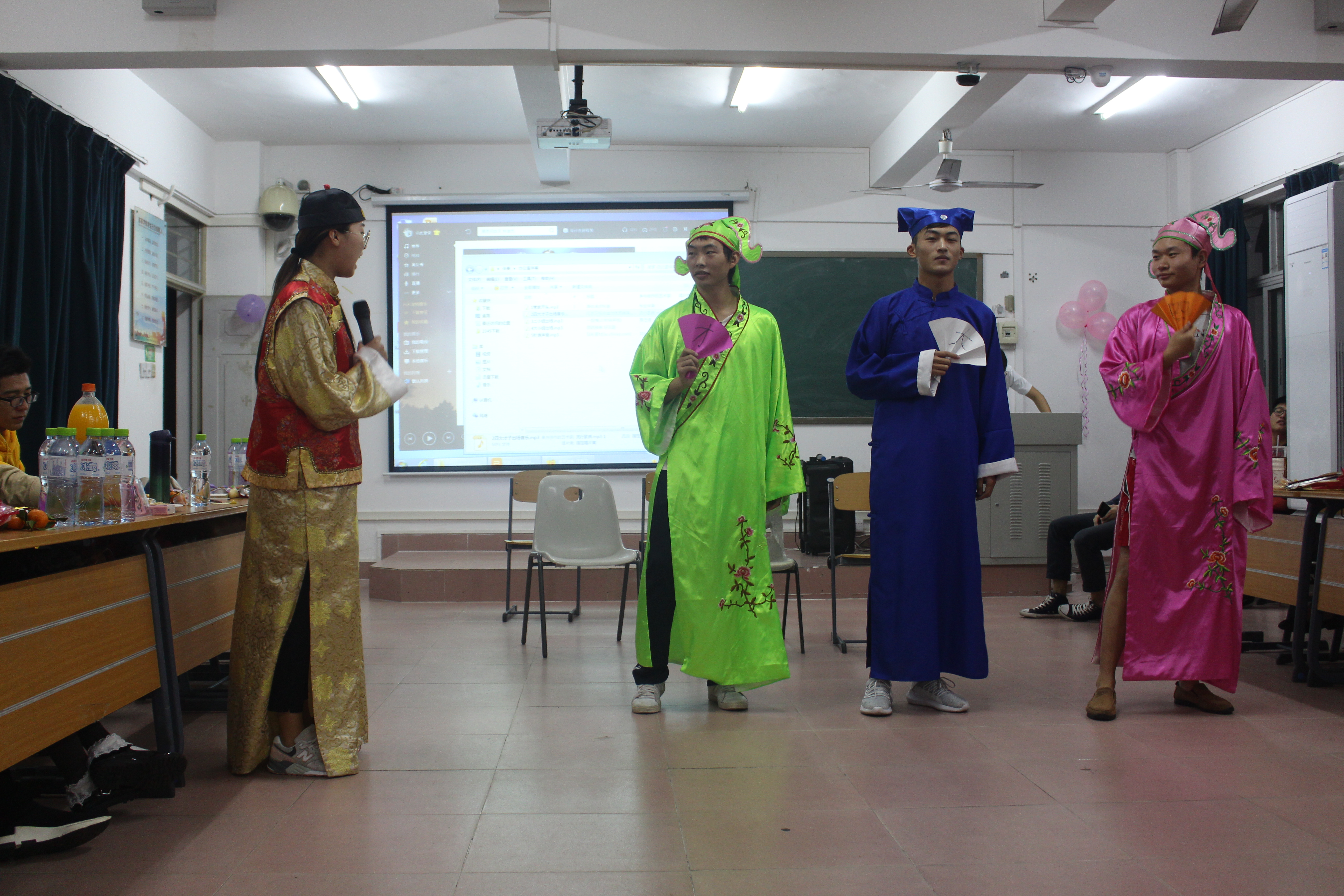 青年之声・聚似一团火，散做满天星--记物理与电子工程学院团委工作经验交流暨联谊大会